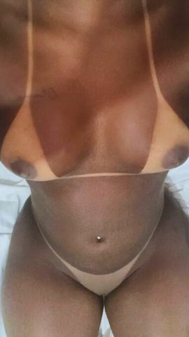 Esposa safada amadora muito gostosa sendo exibida e o esposo corno